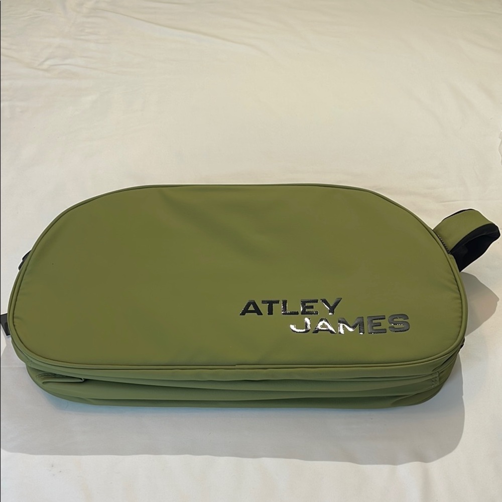 ATLEY JAMES DUFFEL  Bag with Durable Fabric and Zipper , LOTS OF COMPART…